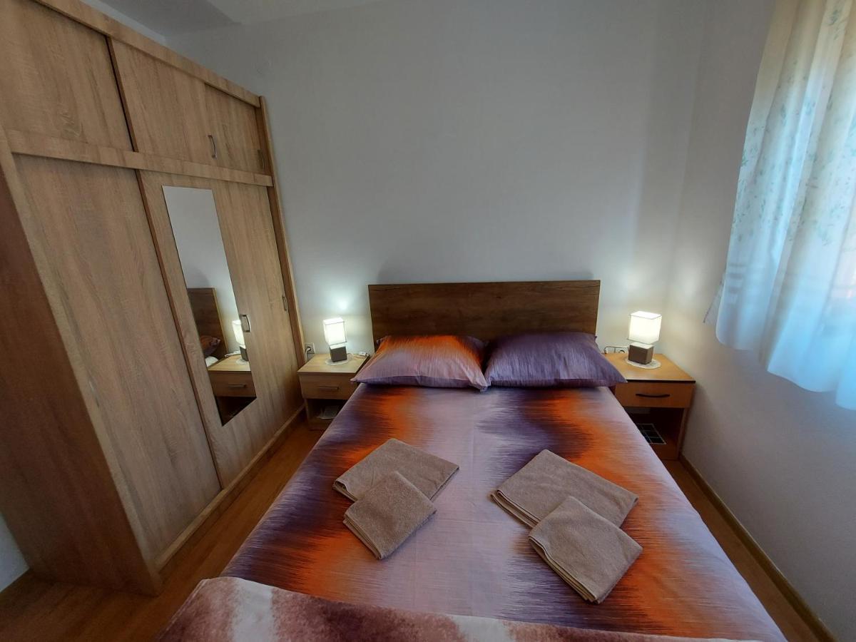 Apartman Porat Apartment พูลา ภายนอก รูปภาพ