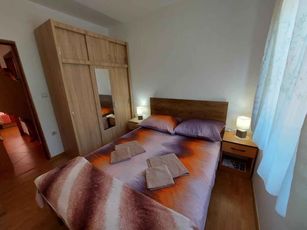 Apartman Porat Apartment พูลา ภายนอก รูปภาพ