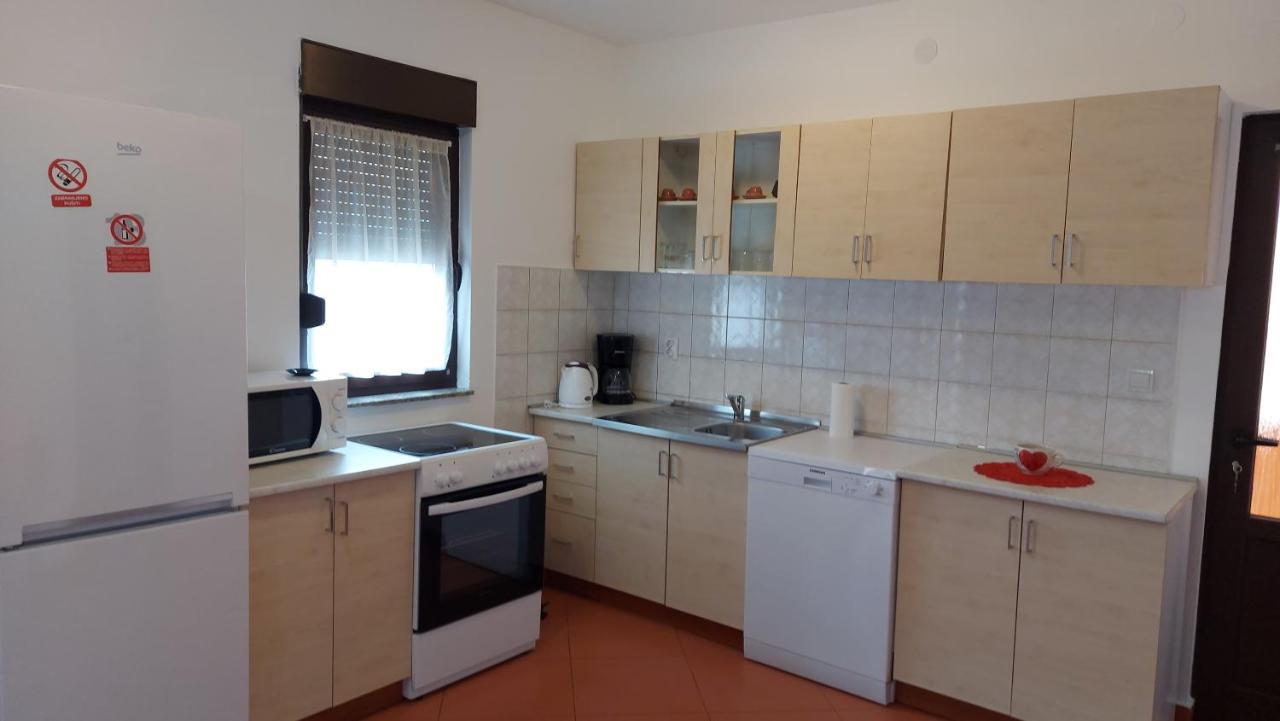 Apartman Porat Apartment พูลา ภายนอก รูปภาพ
